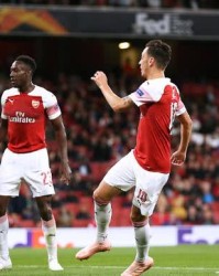  阿森纳防线失误造致命失球  