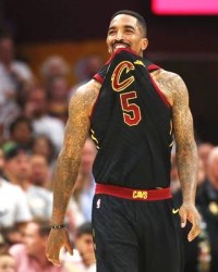  AC米兰主场溃败，球迷高呼教练下课  