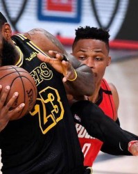  库里三分球数超越雷阿伦里程碑  