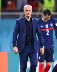  那不勒斯主帅下课，助教暂代帅位  