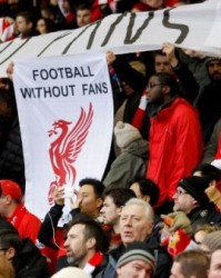  尤文球迷横幅抗议管理层，要求重聘体育总监  