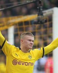  哈兰德戴帽助多特大胜法兰克福  