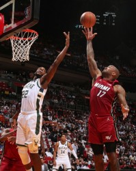  阿德巴约两双热火复仇雄鹿  