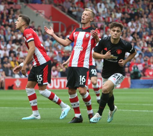  利物浦高位逼抢失效，客场不敌狼队爆冷  