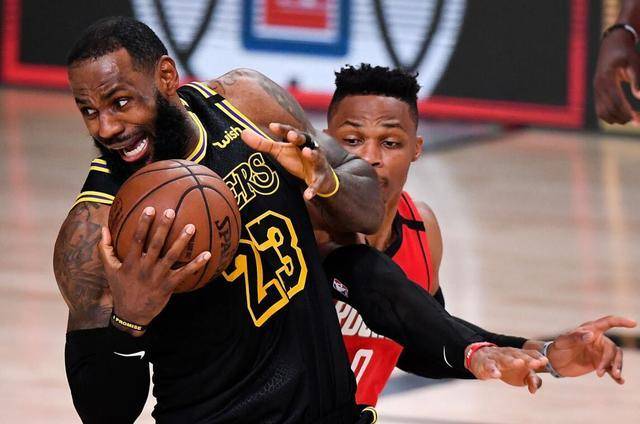  库里三分球数超越雷阿伦里程碑  