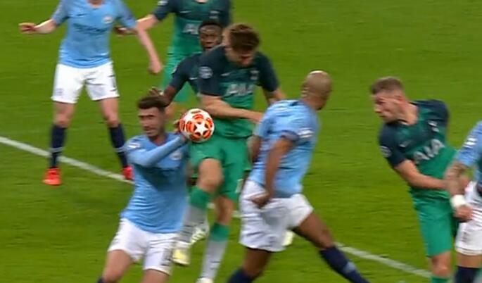  热刺锋霸争议庆祝动作遭足协警告  